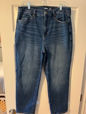 Old Navy Women’s Medium Wash Extra High Rise Straight-Leg Jeans